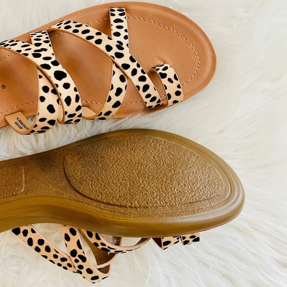 Tan Cheetah Strappy Toe Ring Sandals - Picture 9 of 14